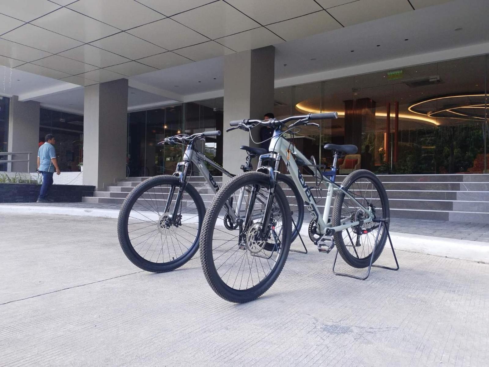 Hotel Hayat Sky Towers Cebu Stadt Exterior foto