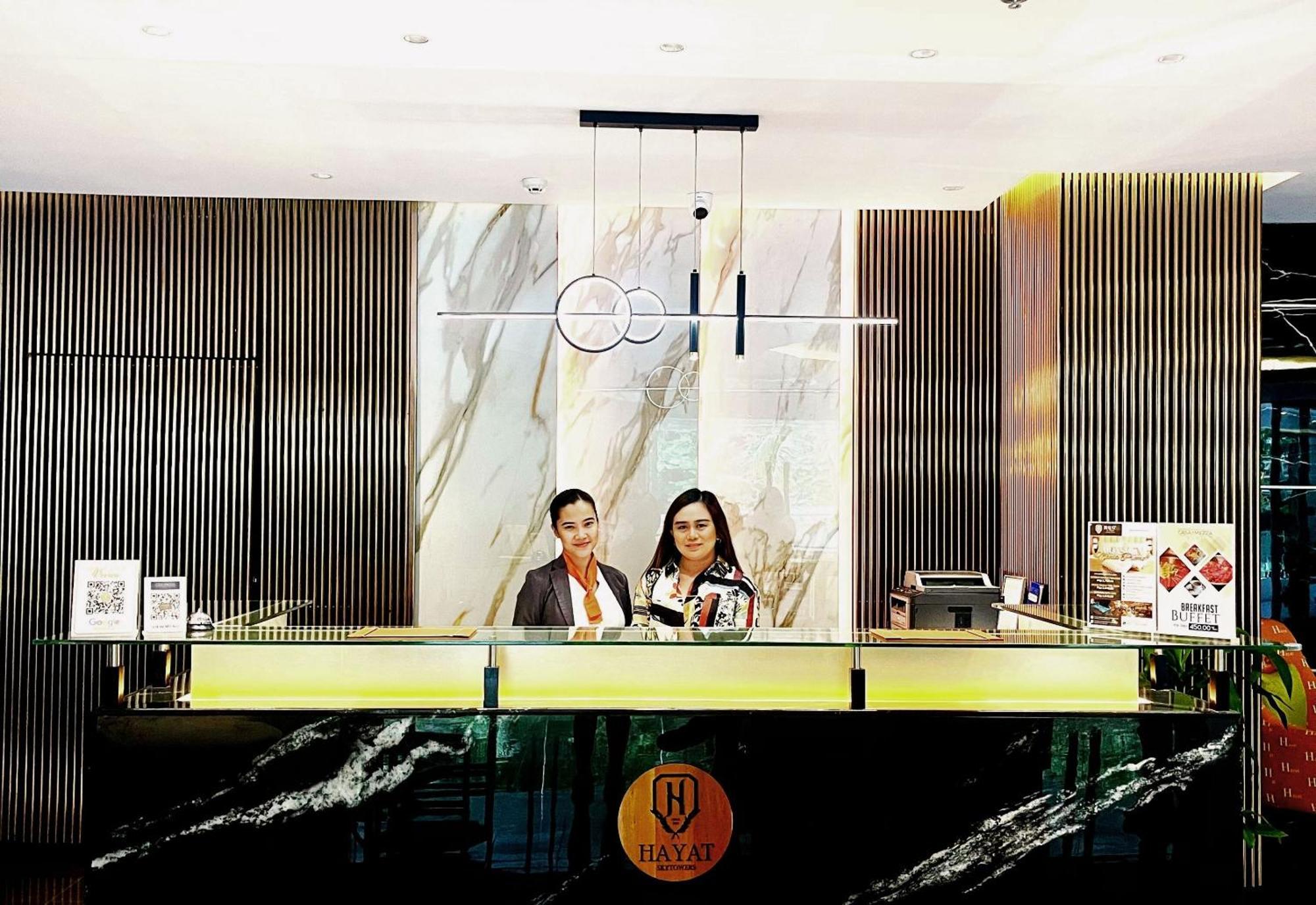 Hotel Hayat Sky Towers Cebu Stadt Exterior foto