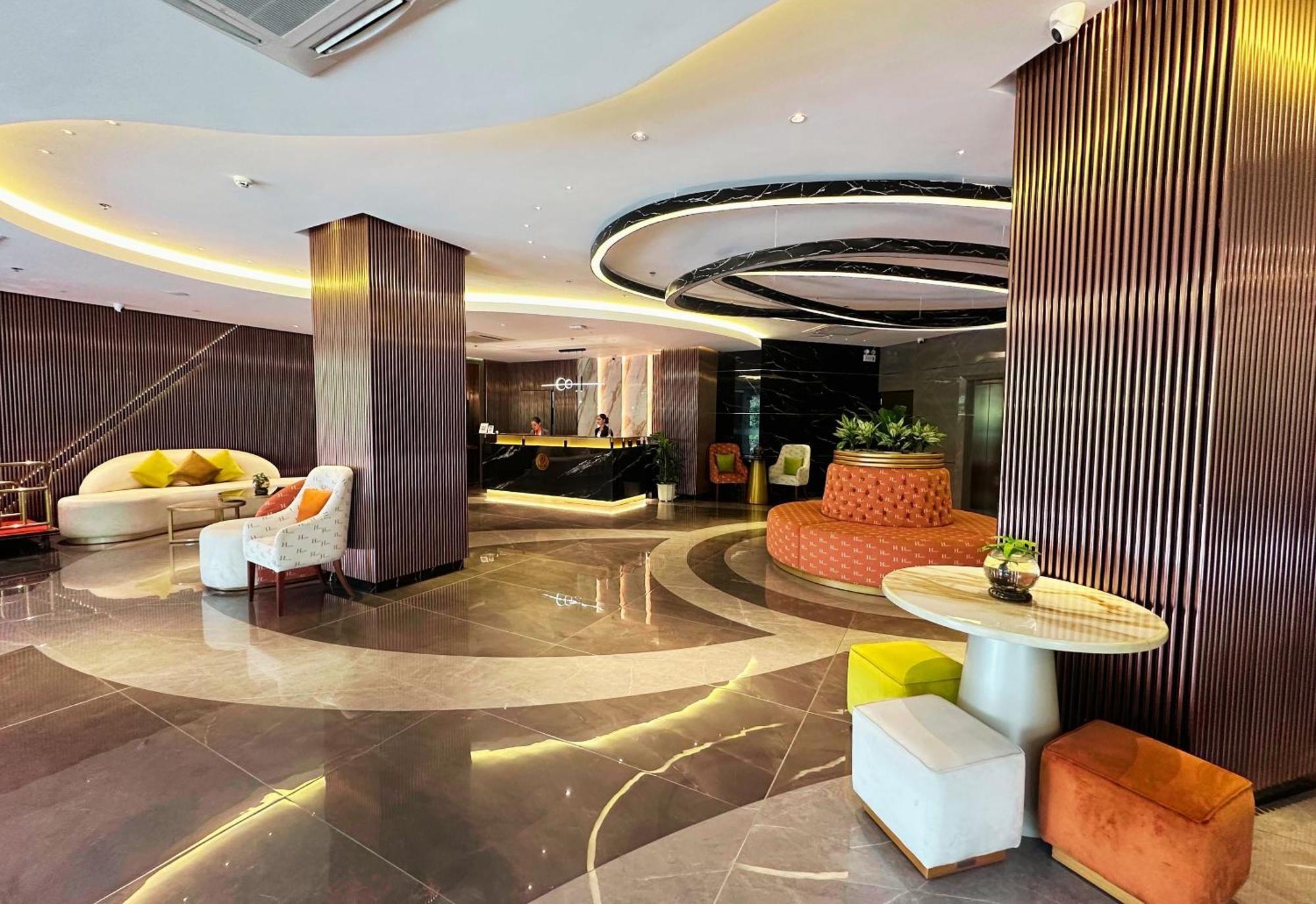 Hotel Hayat Sky Towers Cebu Stadt Exterior foto