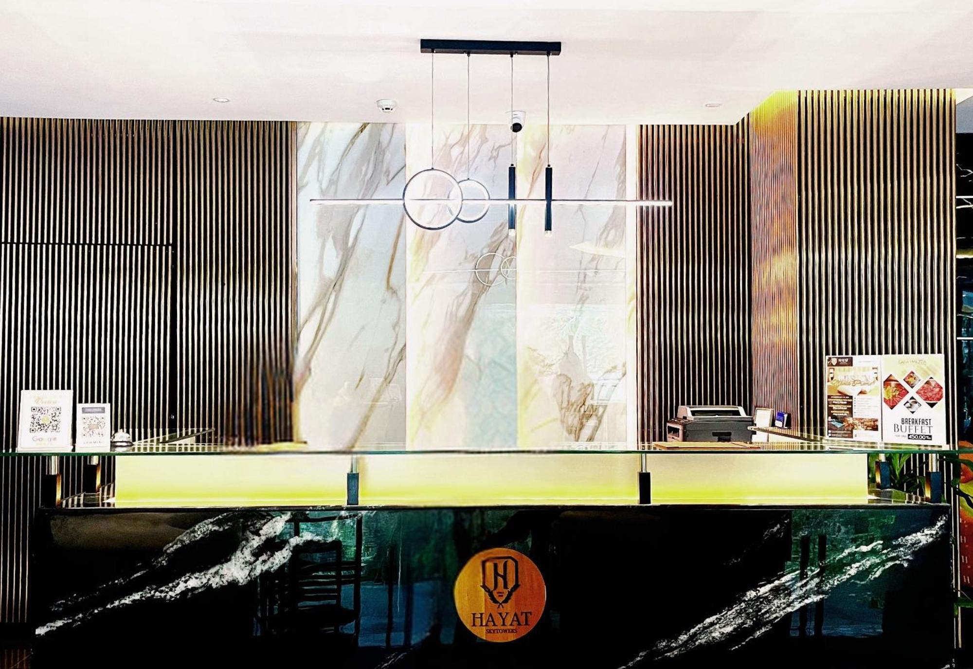 Hotel Hayat Sky Towers Cebu Stadt Exterior foto