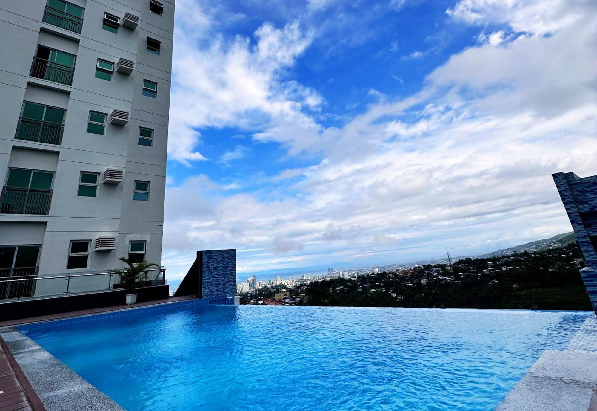 Hotel Hayat Sky Towers Cebu Stadt Exterior foto